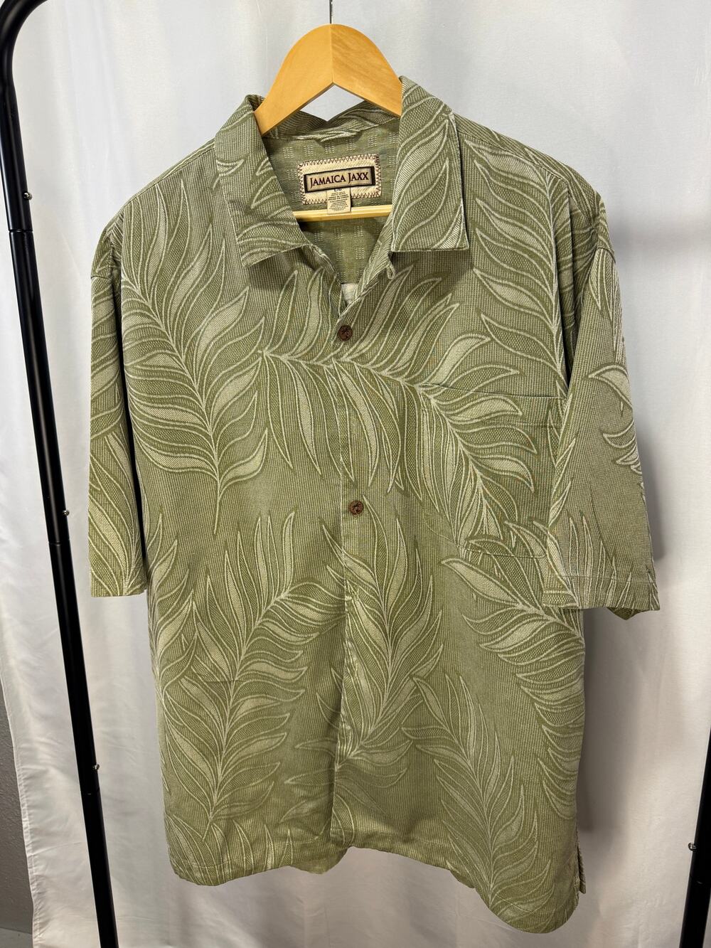 Jamaica Jaxx Men’s Large 100% Silk Hawaiian Shirt Green Palm Leaf Tropical